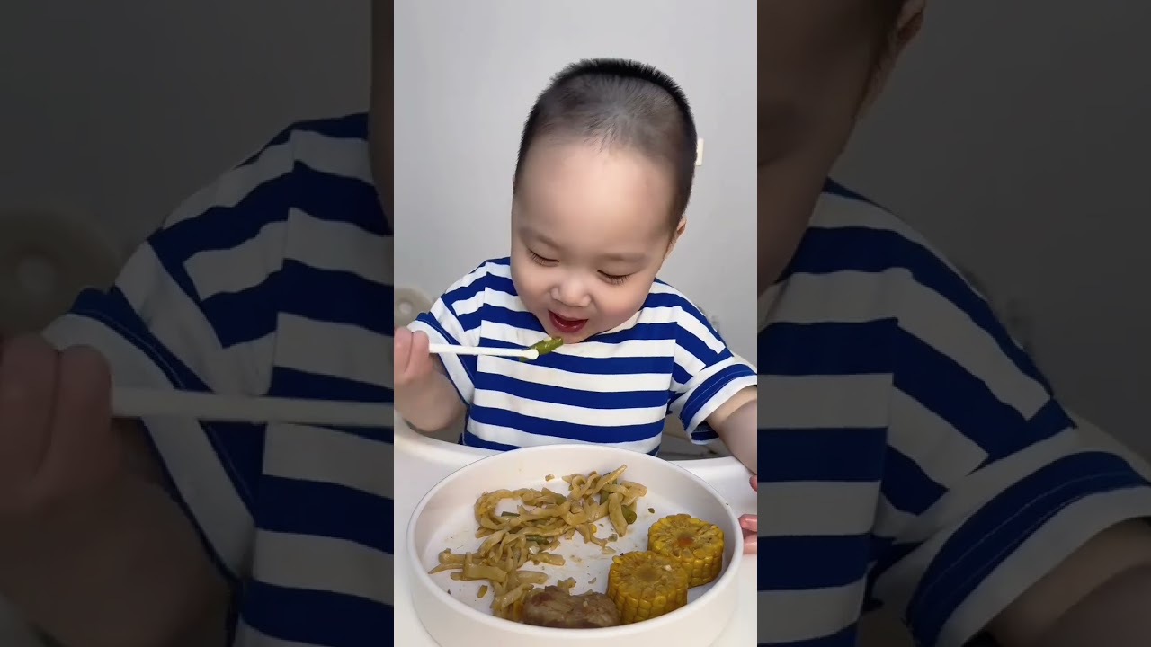 单干快乐公式：一碗面+一双小手=无限可能² 😊 #寶寶吃飯#小吃貨的日常