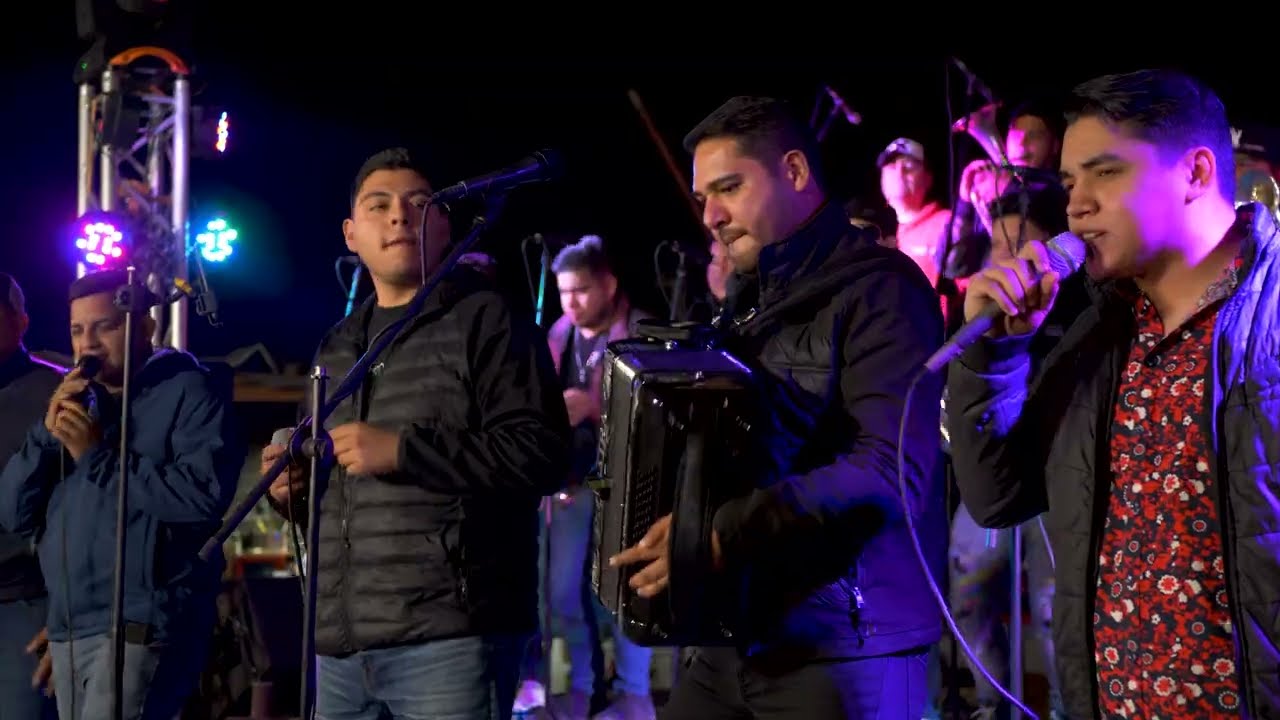 Los Caballeros De Mxli FT Banda Coloso - Tolin Infante  (En Vivo)
