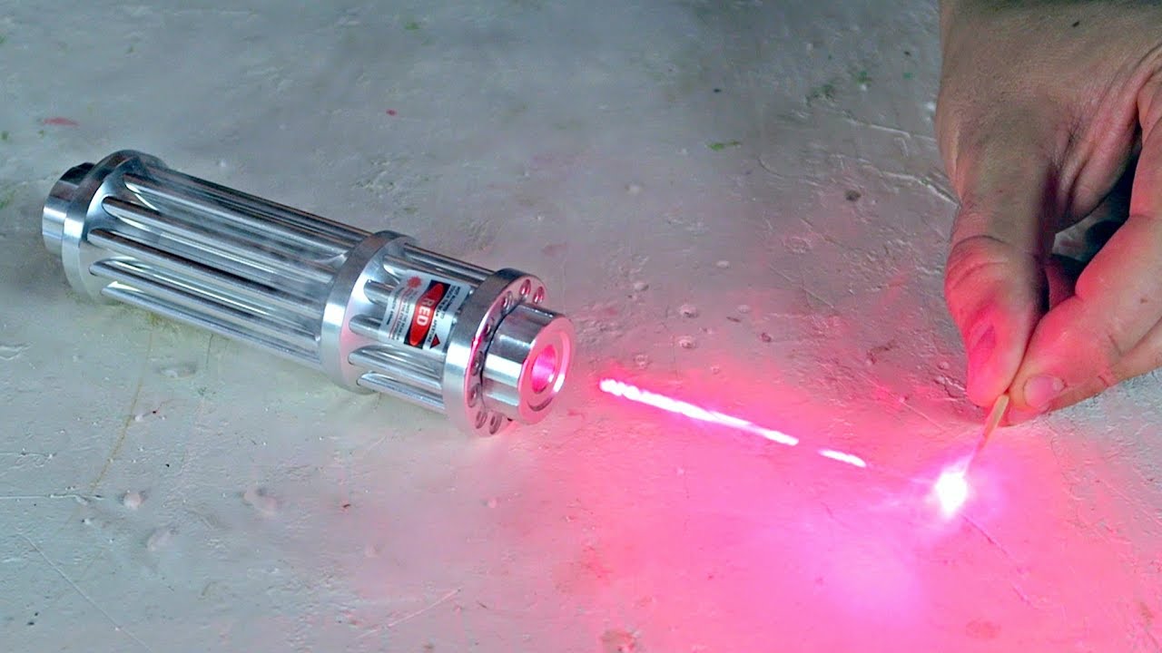 Testing Burning Laser Pointer 1W 650nm