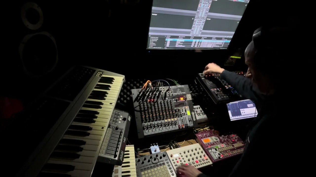 Live hardware techno @konig-techno 