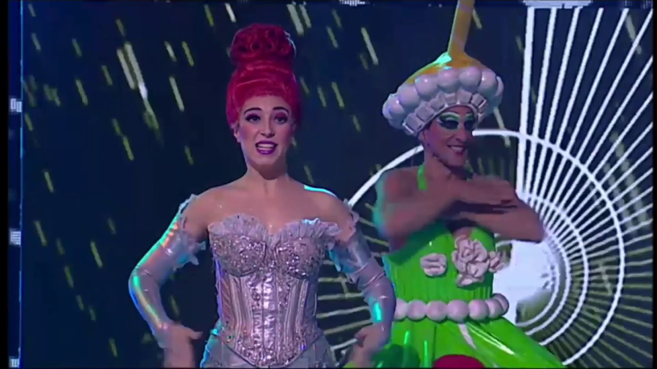 Actuación en LA MARATÓ de la compañía de Priscilla, Reina del Desierto.