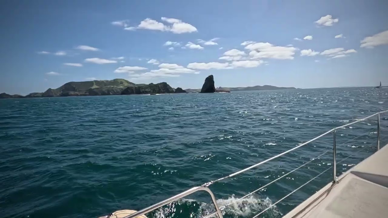 Come sailing in the crystal clear waters of the Northland coast New Zealand