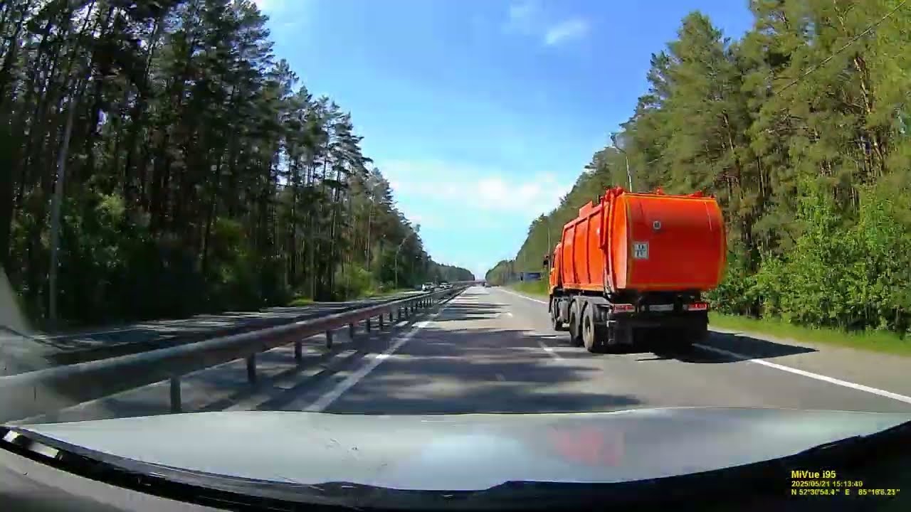 Город Бийск из окна автомобиля. Алтайский край.