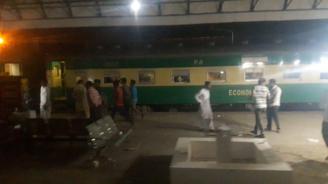 Pak Business Express Leaving & Karakoram Express Standing At Rohri Junction Railway Station