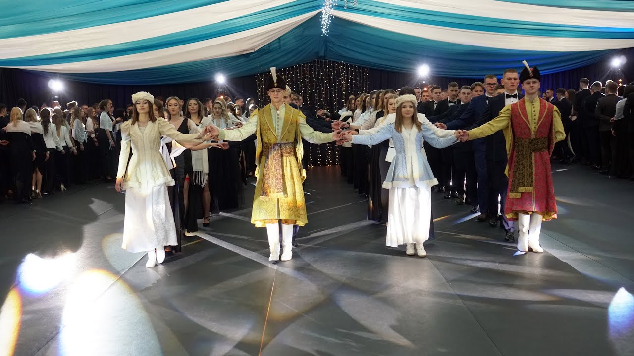 Studniówka 2023 w III LO w Łomży