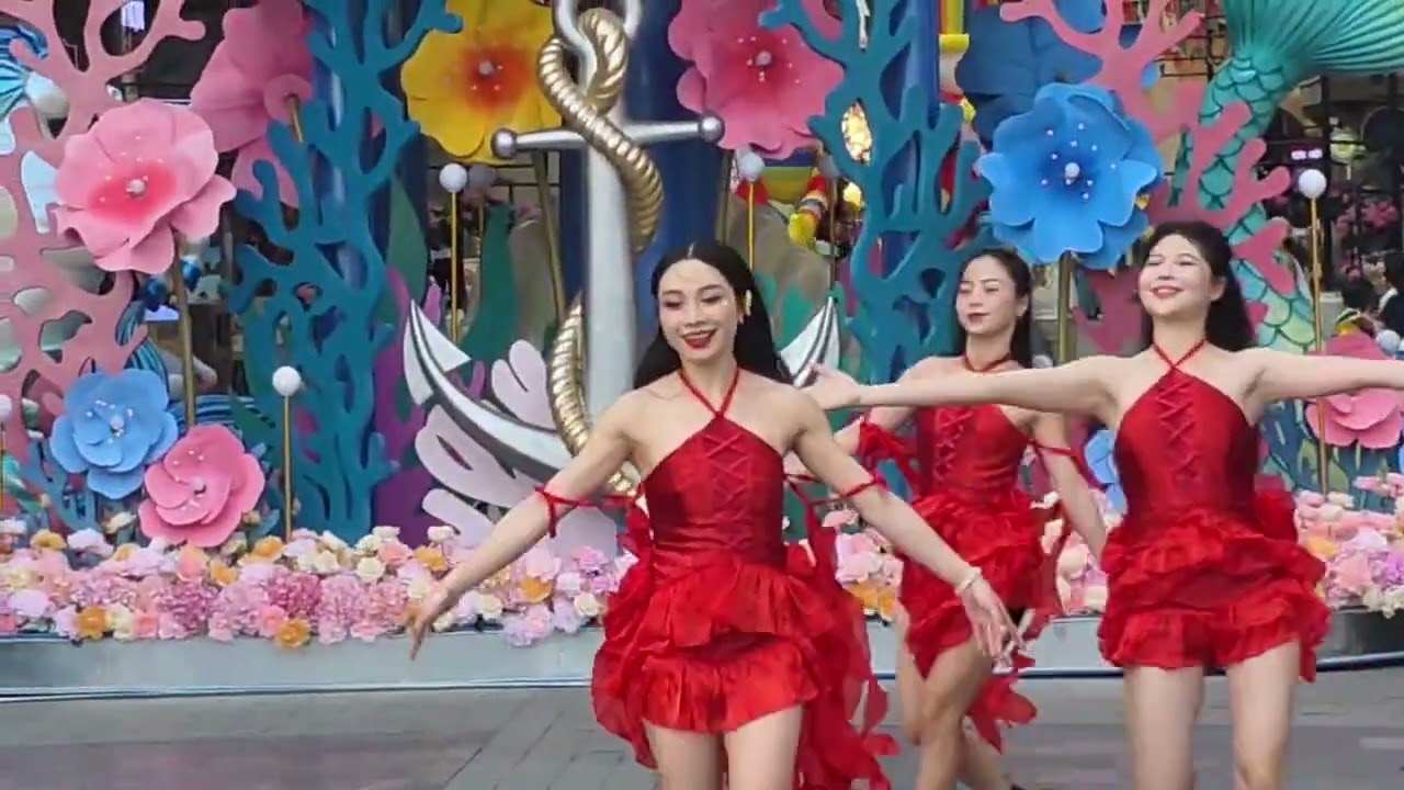 Trúc Nhân - năm mới bình khang