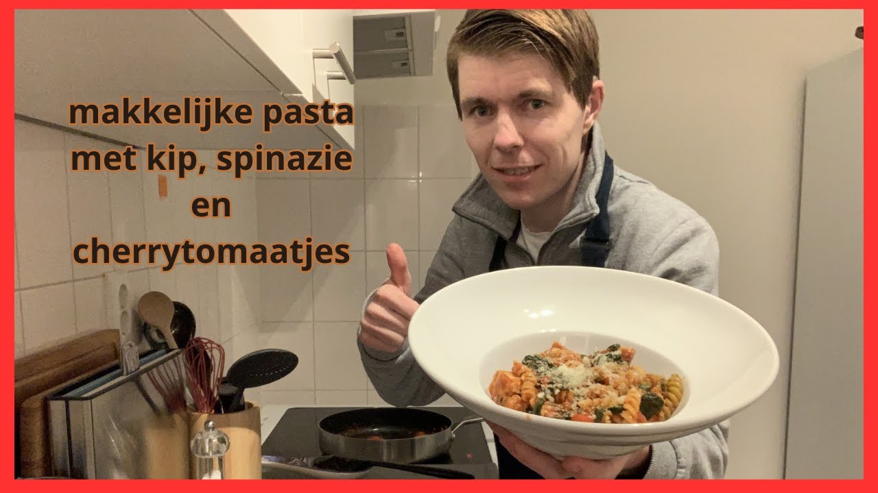Zo maak je een makkelijke pasta met kip, spinazie, cherrytomaatjes en tomatensaus