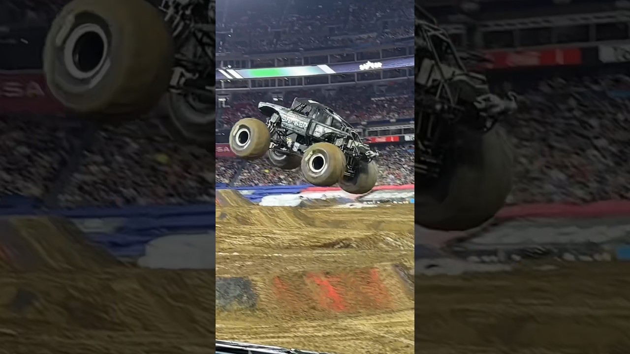 Monster Truck Breaks A Wheel Off!! 🤕 #monsterjamworldfinals #2023 #monsterjam #monstertrucks #crash