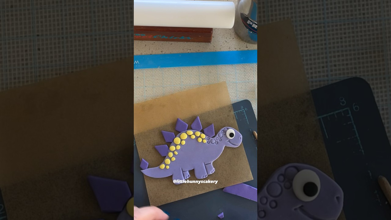 Another handcut fondant dinosaur!