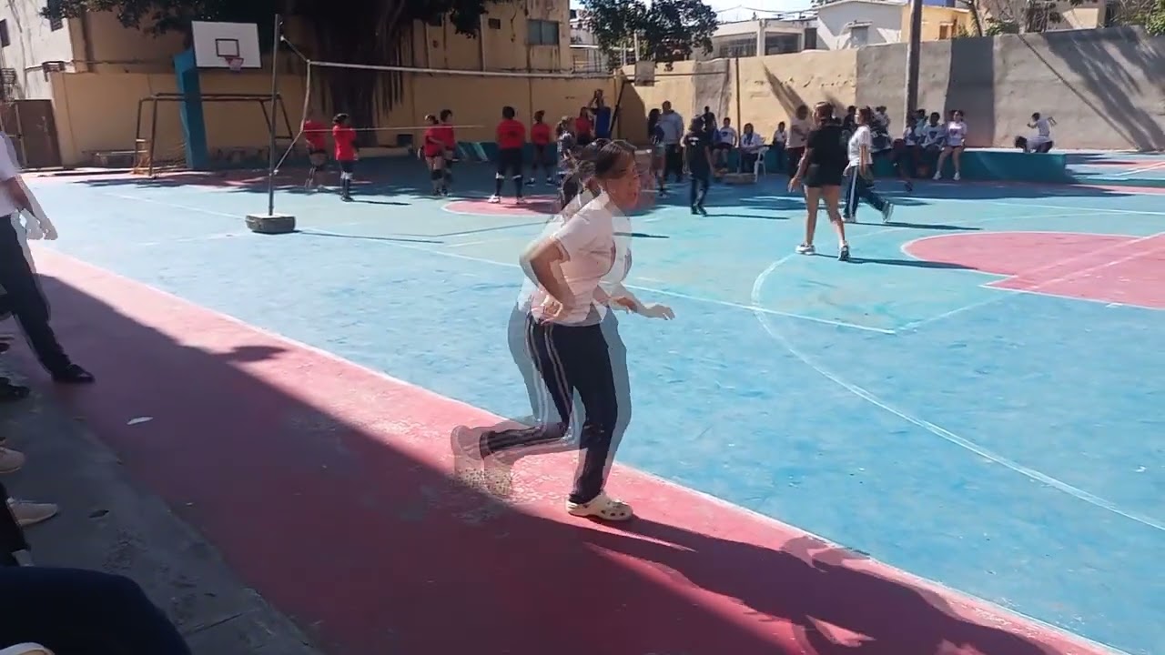 Juego de voleibol Evangélico Central vs Colegio Privado MLK