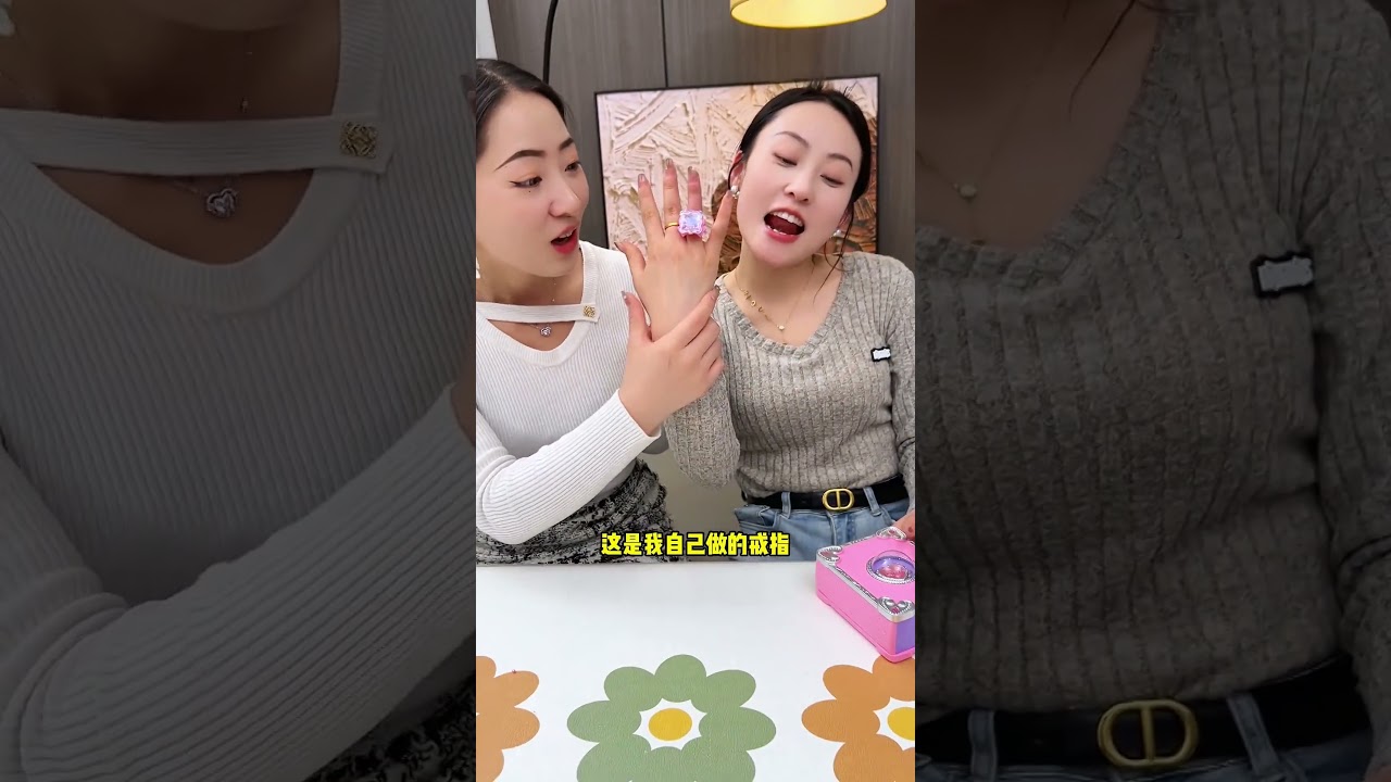 手工diy咕卡贴纸机来啦~可以制做挂件，戒指，没有哪个小女孩可以拒绝吧，简直不要太好玩#玩具 #益智玩具 #親子