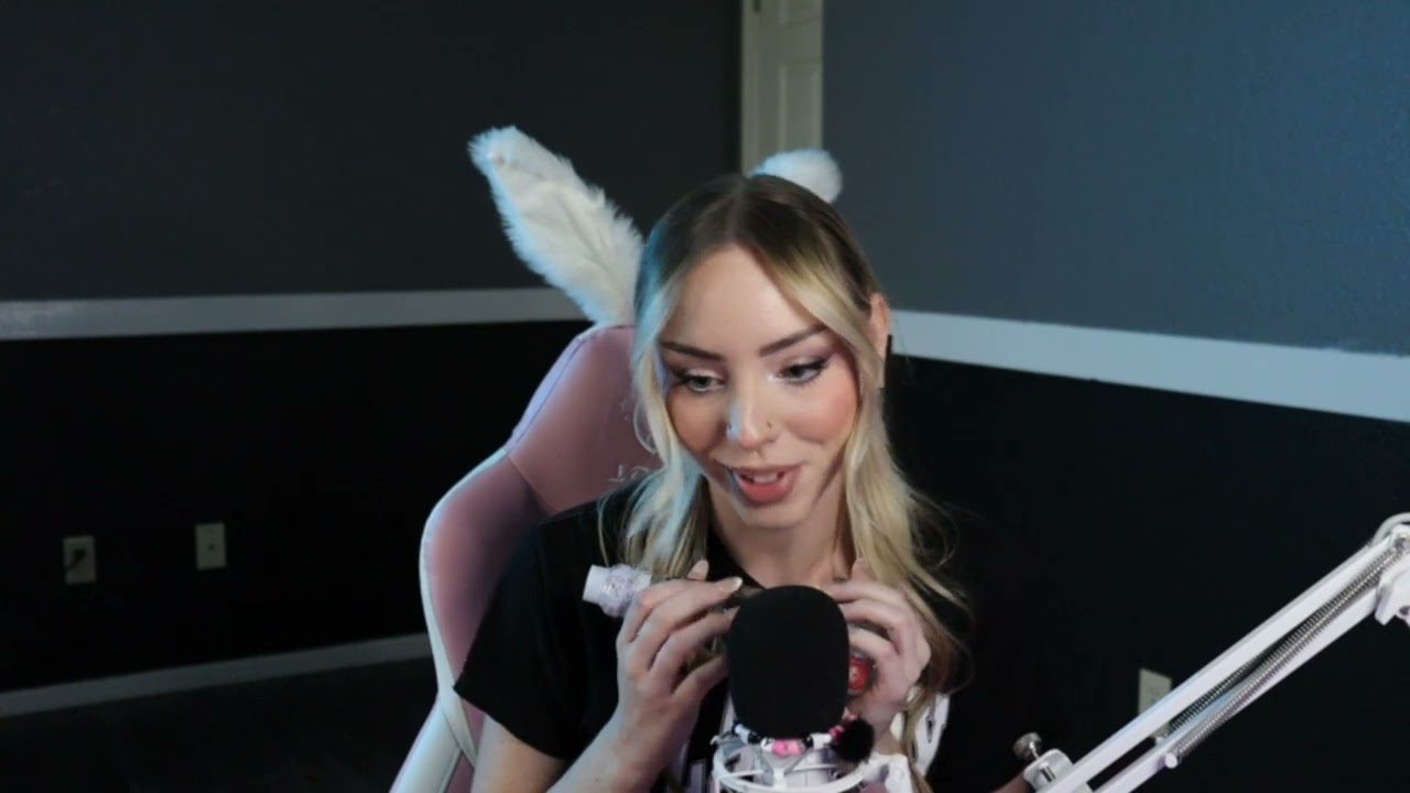 ASMR - Hello Kitty Snack Box