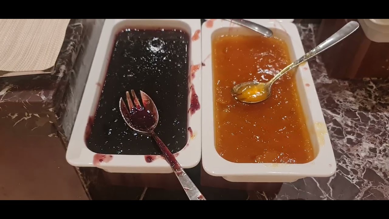 بوفية إفطار فندق ماريوت جبل عمر