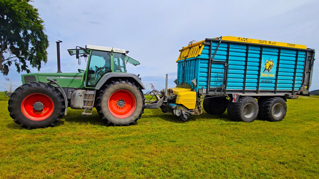 Fendt Favorit 816 Turbo Power mit Mengele DUO BULL Ladewagen beim Gras aufladen 2024