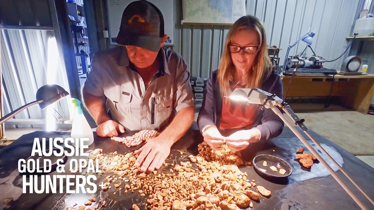 Couple Dan And Renee Make $7000 Mining Opal At Night | Outback Opal Hunters