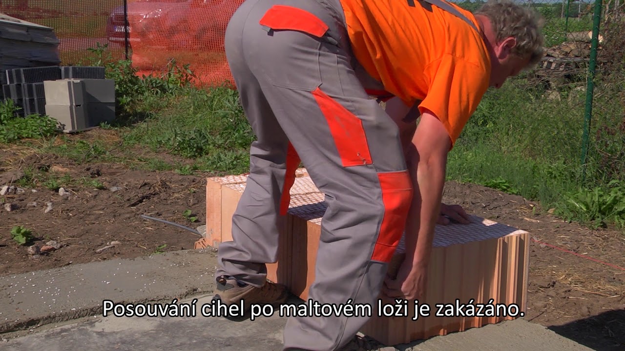 HELUZ - První řada cihel (Koordinuj.cz)