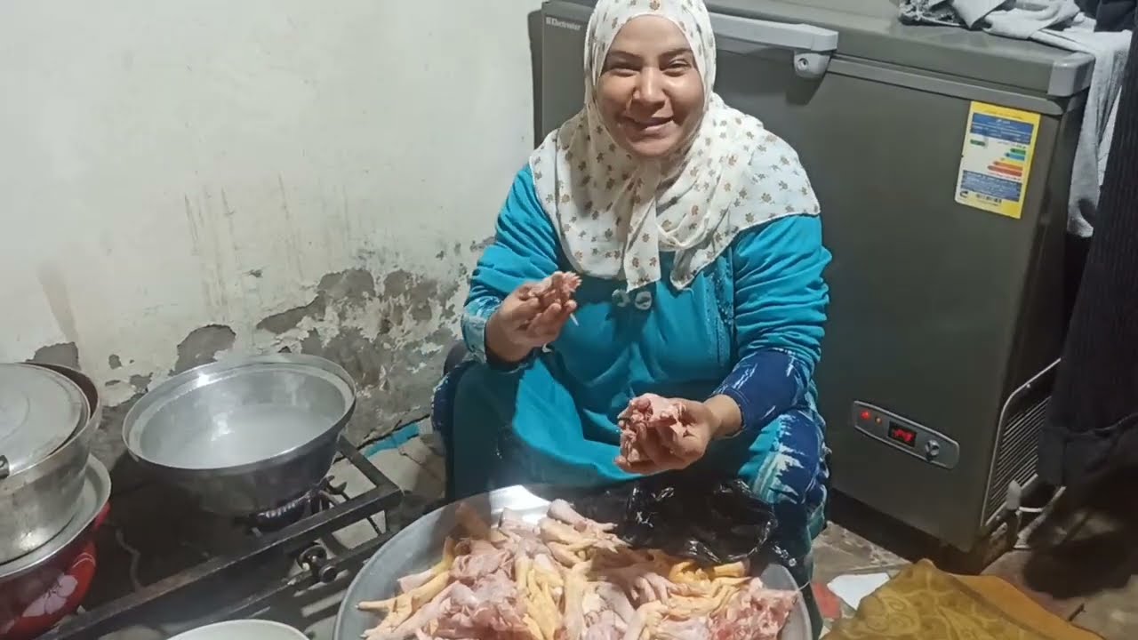 مش أكل… ده اختبار صبر 😭 تنظيف رجول الفراخ😂 🐔😂