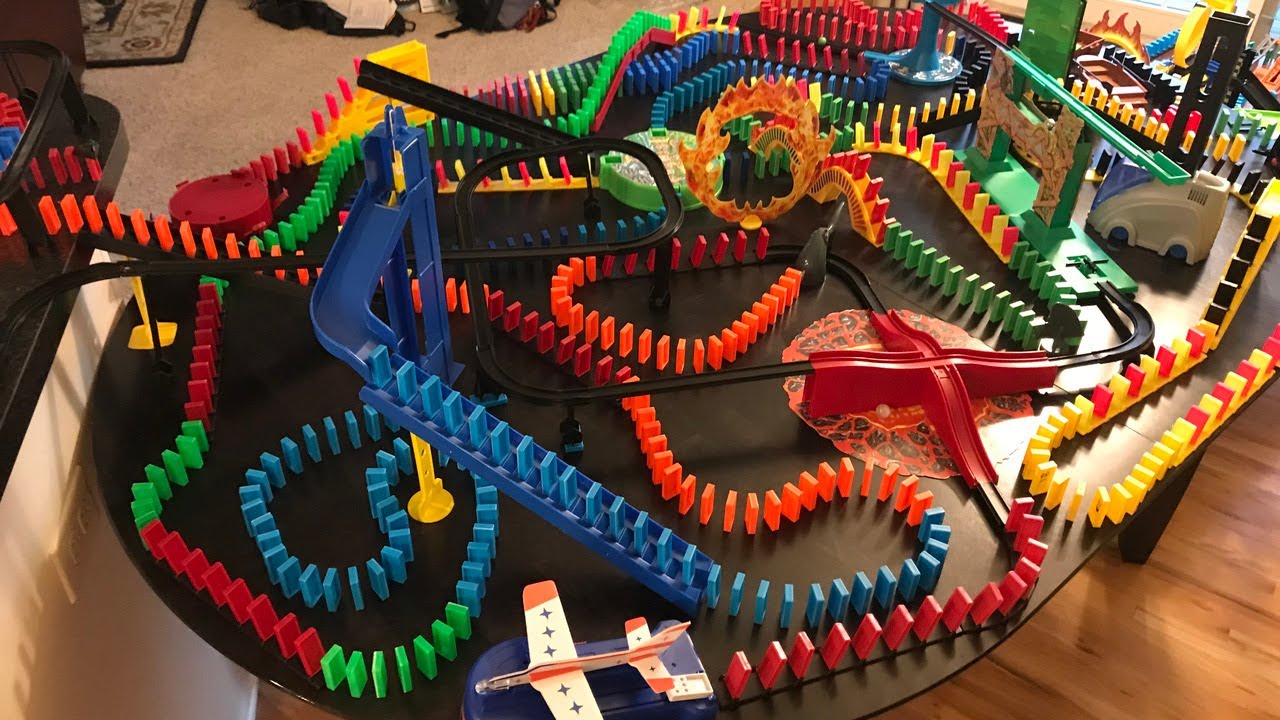 MEGA ULTIMATE Domino Rally No. 2 - 1700 dominoes