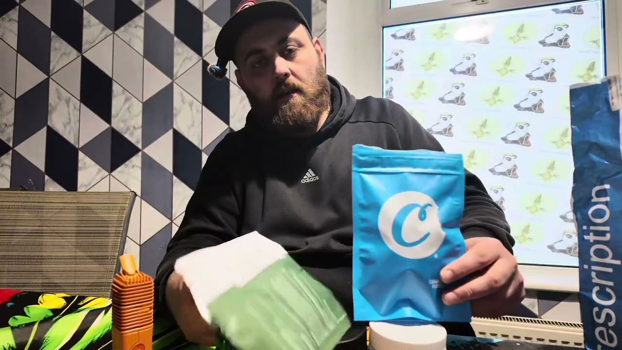 Cookies Cinnamon Milk Review 🥛 | Medical Cannabis UK | Js MediVape Lounge 💨