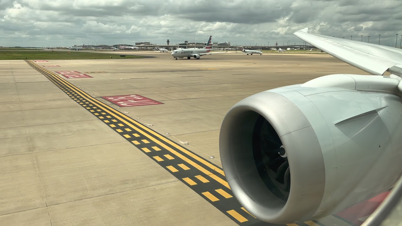 American Airlines 787-9 Taxi and Takeoff from DFW