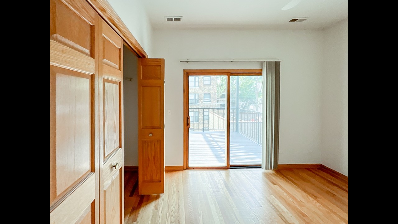 1103 W. Cornelia #2 - Wrigleyville 2-Bed/2-Bath / Central AC / In-Unit Laundry