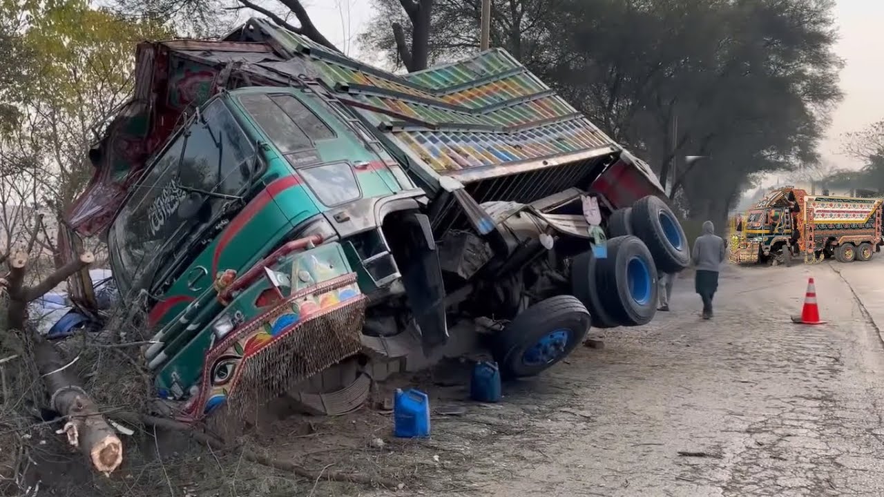 DUA KECELAKAAN SEKALIGUS DALAM SATU WAKTU!  RESTORASI DAN EVAKUASI DRAMATIS DI PAKISTAN