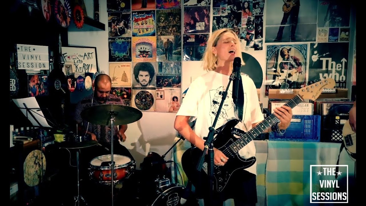 Sannie Fox - The Black Winds (Live Vinyl Junkie Session)