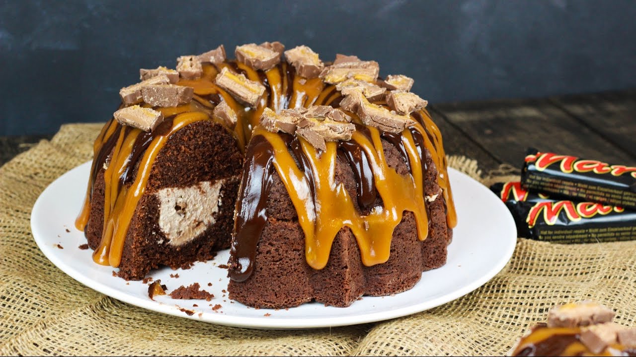 Mars Torte mit Karamell - Gefüllter Gugelhupf Kuchen mit Schokolade