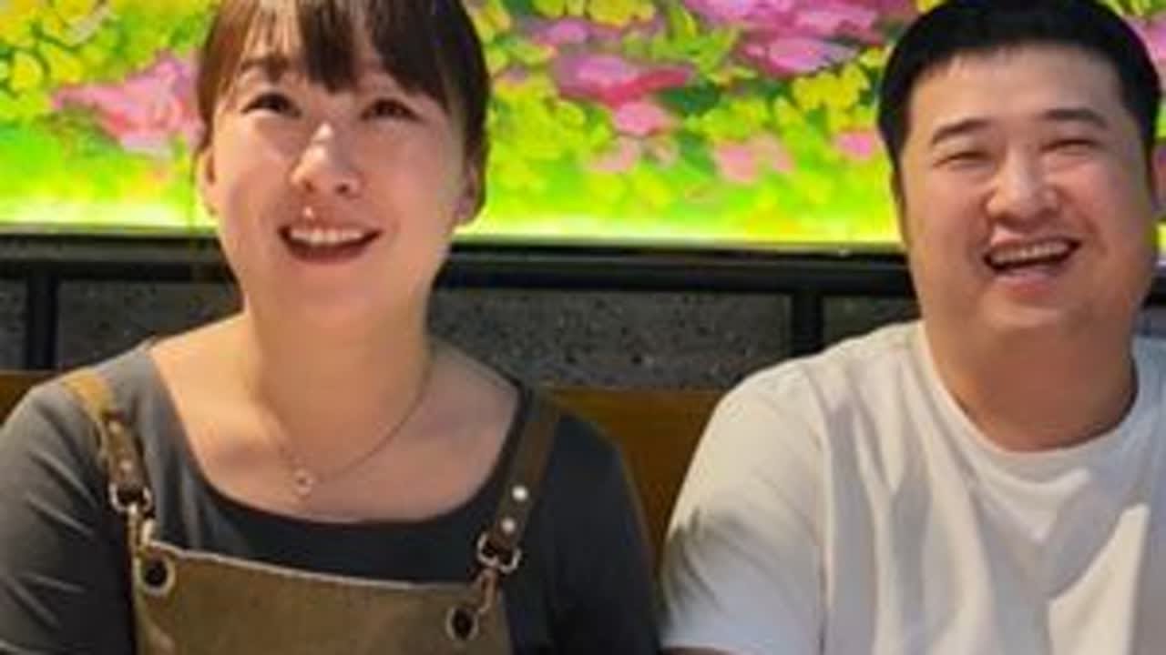全国游走挑战用画交换美好 今天以画换饭遇到一个性格很好的老板，看看老板如何宠妻《画在旅途》打出你所在的城市，下一站就是你#以画换物 #以画换物挑战 #油画换物 #油画交换美好 #长白山天池