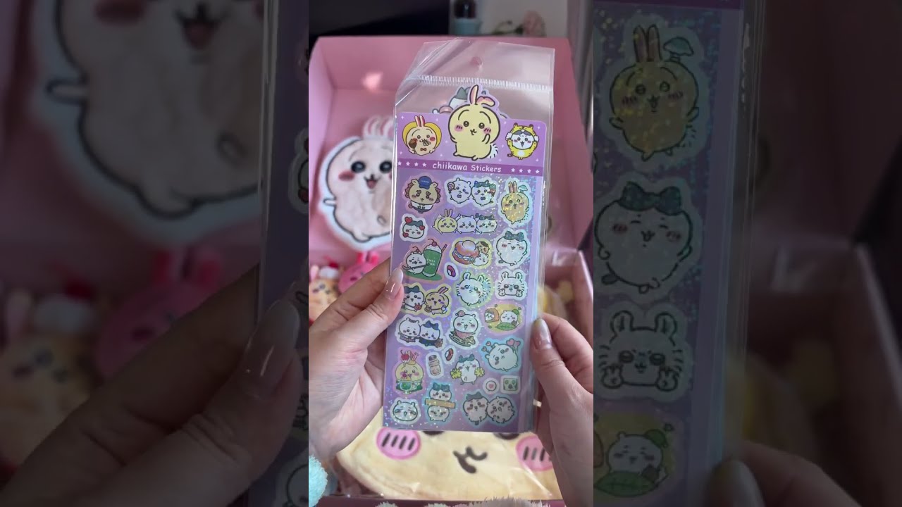 Let's pack a 1 scoop and 5 gachas order She likes Usagi.