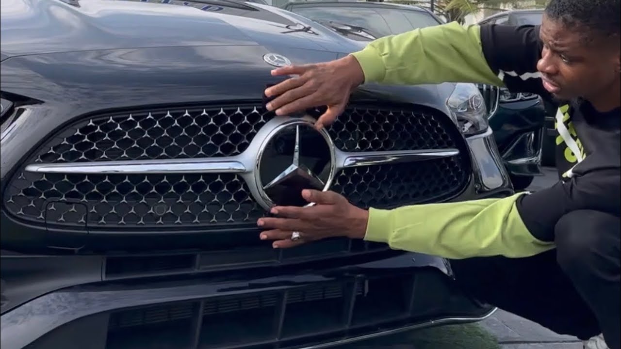 Пусть бедные вздохнут спокойно 😭 совершенно новый Mercedes-Benz C300 2022 года, этого более чем д...