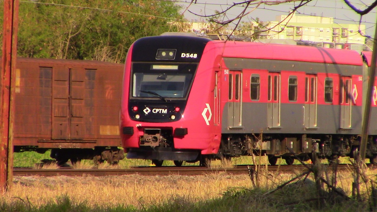 Trens TUEs ex CPTM passando pelo pátio de Jundiaí
