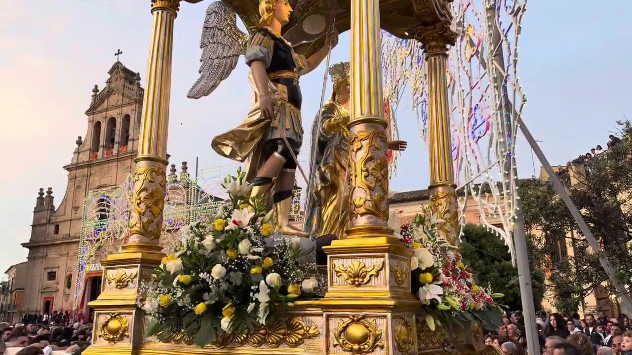 Grammichele 8 Maggio 2025 Inizio della Processione degli Artistici Simulacri dei Santi Patroni