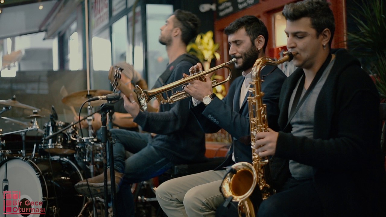 Bir Gece Oturması -- Öldüren Şampanya - Gözlerinin Hapsindeyim (Kayahan Cover)