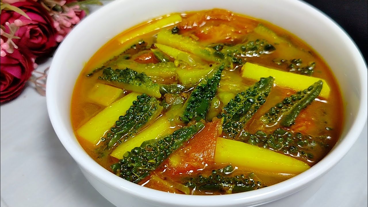 এভাবে করলা ঝোল রান্না করলে সবাই তৃপ্তি করে ভাত খাবে | আলু টমেটো দিয়ে করলার ঝোল | Korola Curry Recipe