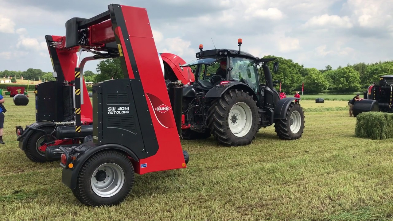 Kuhn SW4014 Autoload square & round bale wrapper in action at Grasslands 2017