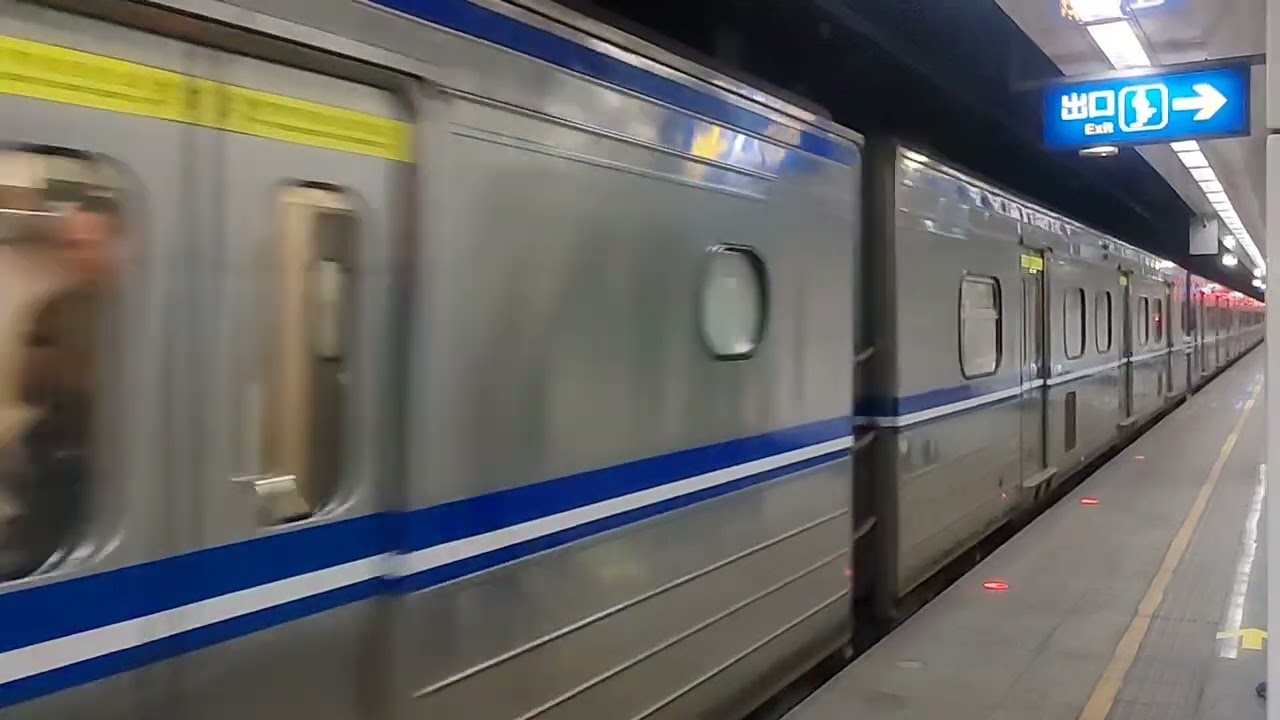 4188次往蘇澳Emu500 松山出站