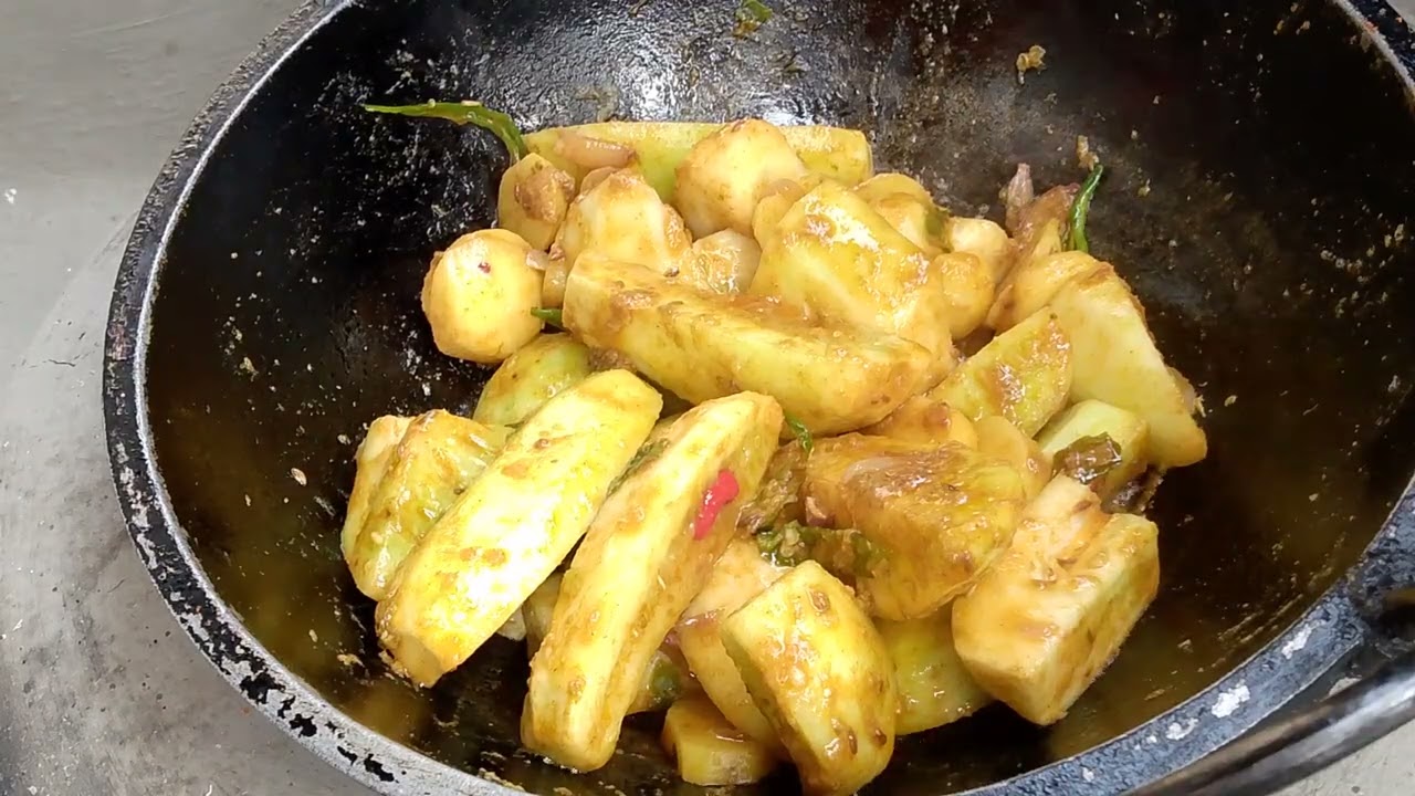  মাটির হেসেলের রান্না করার স্বাদই  অন্যরকম,,,🤞🍁
