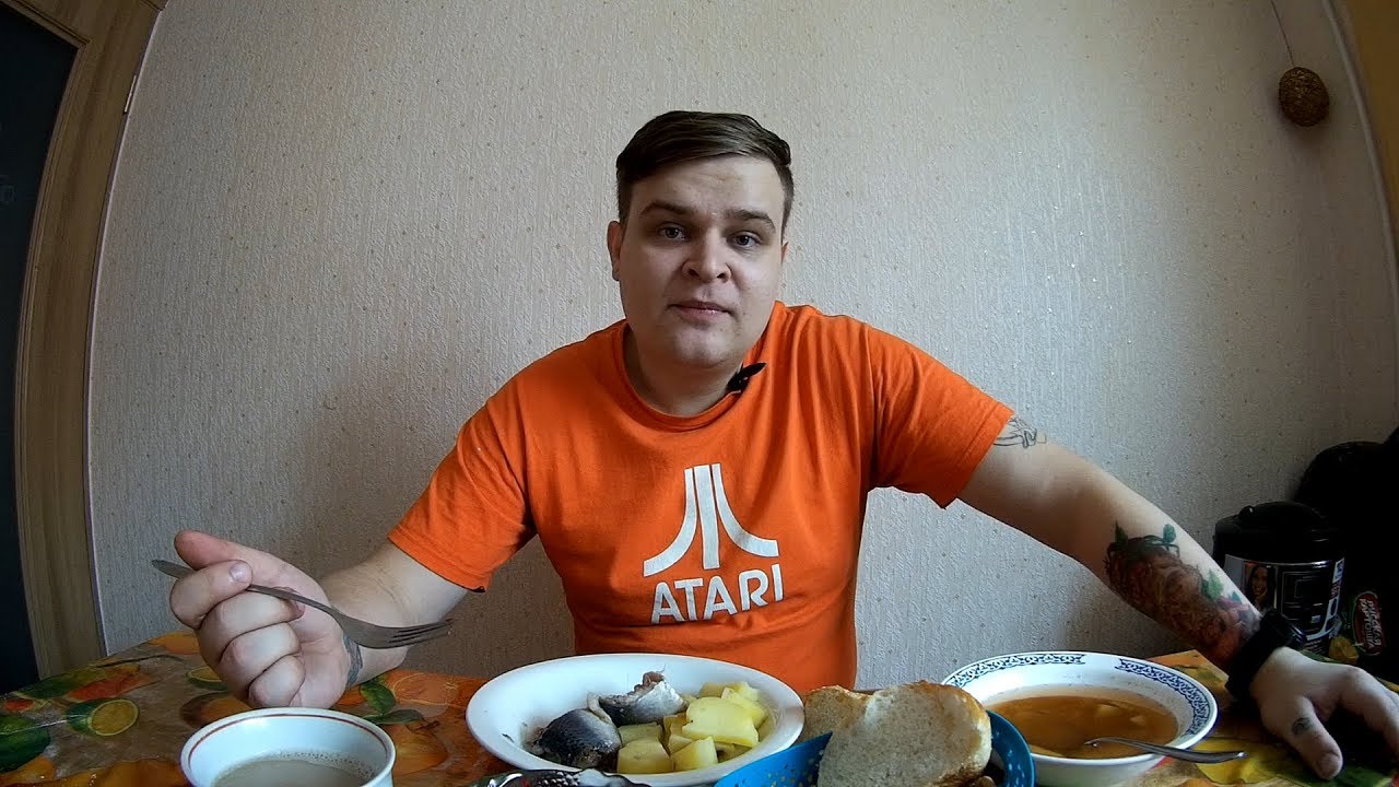 БОМЖ ОБЕД ЗА 1 ДОЛЛАР | КАК СЫТНО ПОЕСТЬ НА 56 РУБЛЕЙ | СЕЛЁДКА С КАРТОШКОЙ И ДЕСЕРТ