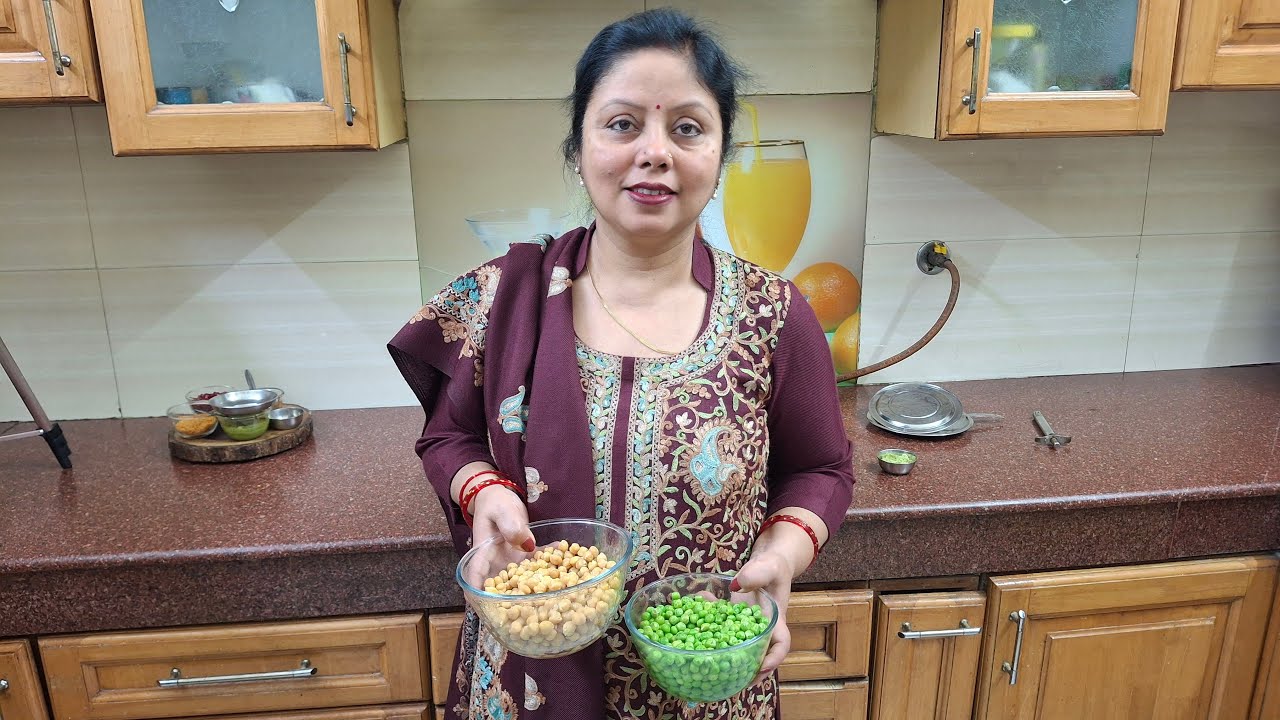 Holi Special Dahi Papdi Chaat and Matar Paneer Live Cooking