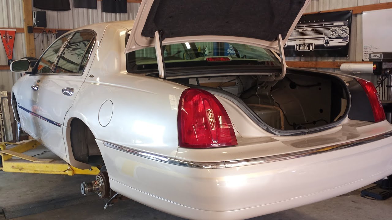 BUDGET LOWRIDING! episode 4 hydraulics install 1.0