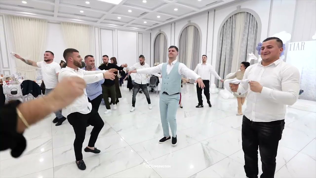 Shoqeria e Manos krijojne super atmosfere - Sindi Yzeiri & Band
