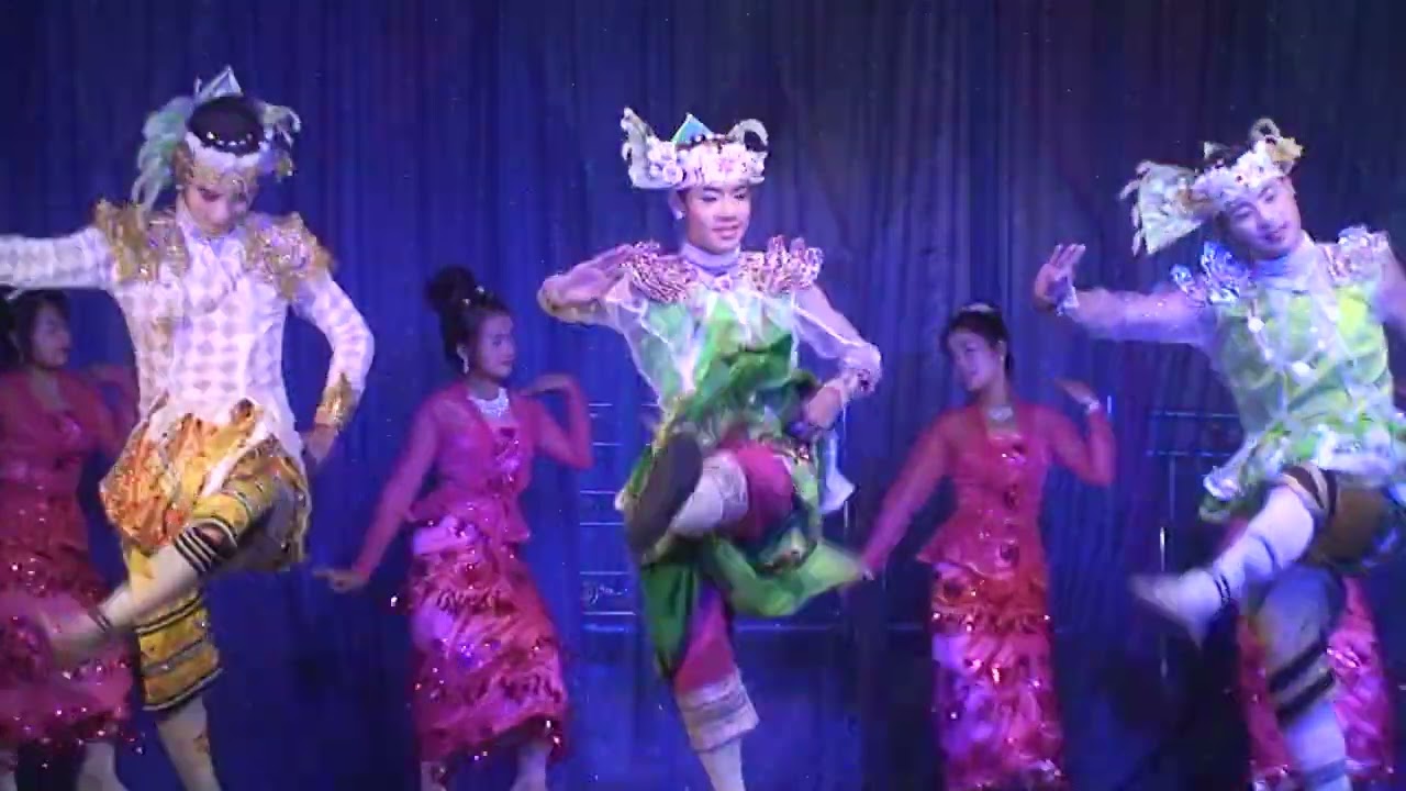 ဖုုံဆိုဒ်ဆ်ုဃှီ့ လ္ဂံင်. Soe Min Thu Adobe Family Official.