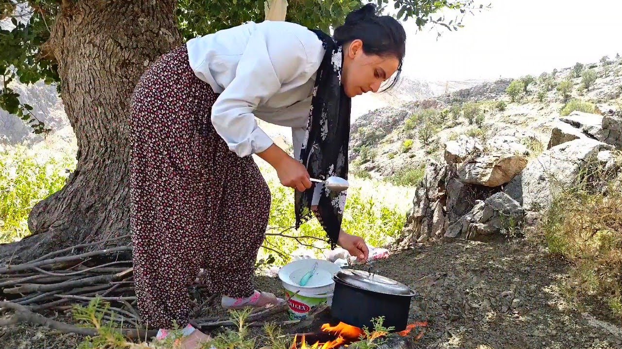 Köyde Yaşam ~ Dağdaki Tarlamızda Pazar Mesaisi | Mısır Unu Hazırlıkları Devam Ediyor