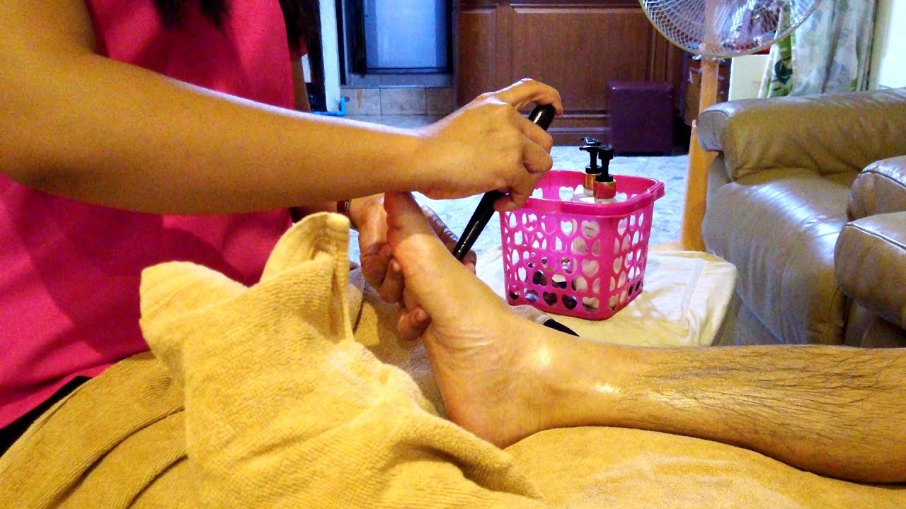 FOOT REFLEXOLOGY | Thai Foot Massage with Acupressure Stick in a La-Z-Boy Recliner