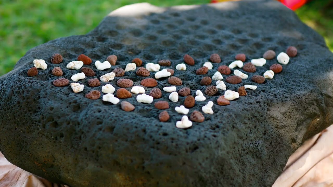 Kōnane Board Game
