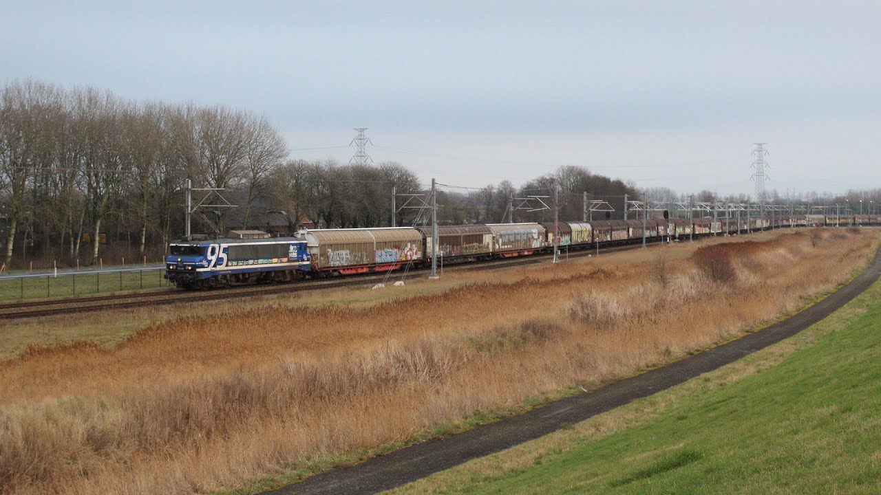RFO 1831 vertrekt met de raillogix alluminiumtrein van de sloehaven richting Venlo