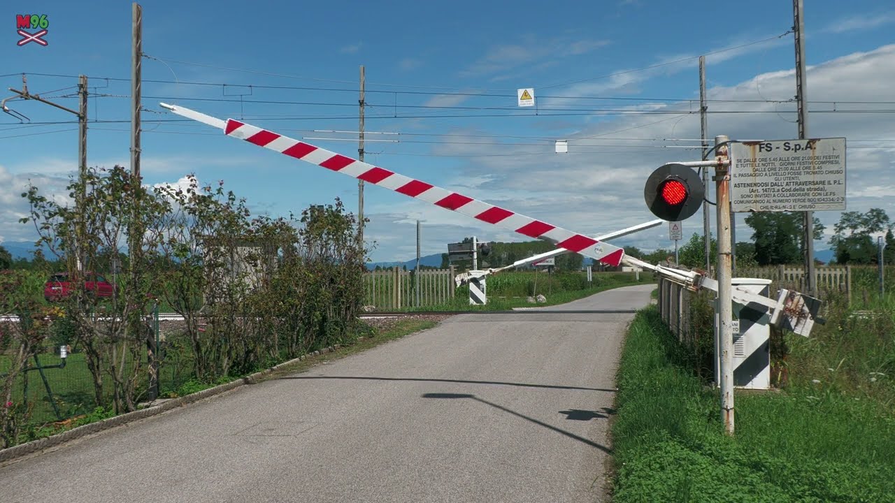 Passaggio a livello Sammardenchia (I) - 3.8.2025 / Železniční přejezd / Italian railroad crossing