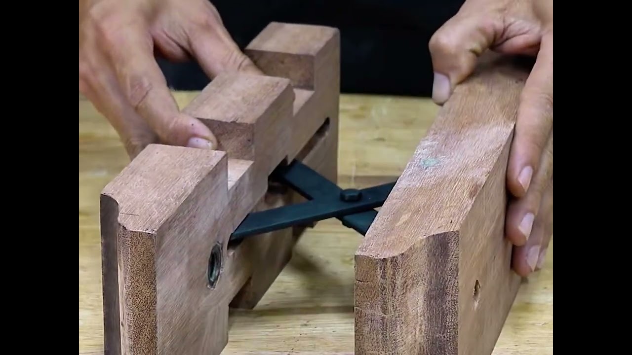 Build your own BENCHCRAFTED glide leg vises from scratch.