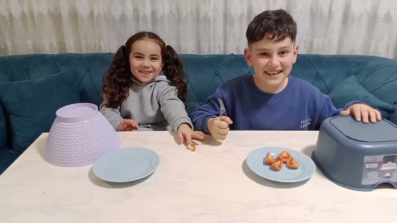 Aras ada tabakta ne var oynadık 😂😂#arasadakanalaaboneolun#youtubebizikesfet